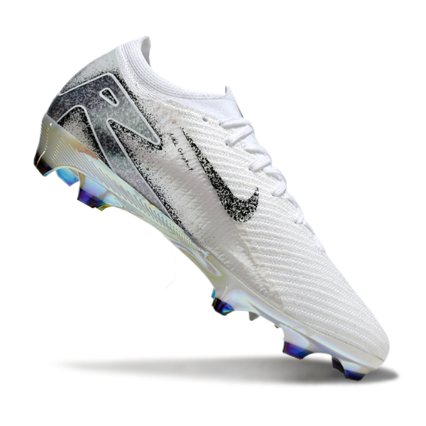 Chuteira Campo Nike Air Zoom Mercurial Vapor 16 Elite FG Branco e Cinza