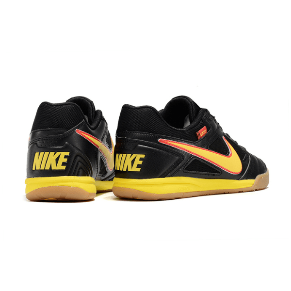 Chuteira Futsal Nike SB Gato X Supreme IC Preta e Amarela