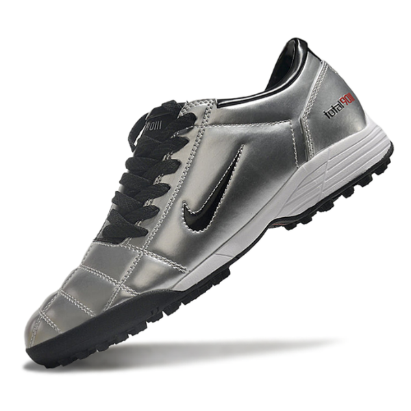 Chuteira Society Nike Total 90 III TF Prata e Preta